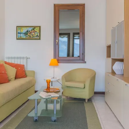Emotion 1 Apartment Varenna
